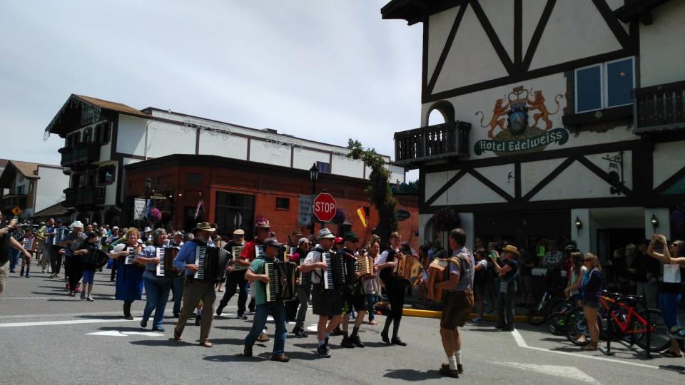 19260793_10154768614939205_2227387981683445954_n